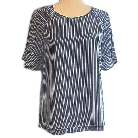 Tops - NWT 1250°C Chambray Pin Stripe Ruffle Raglan Sleeve Small